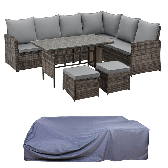 Ecklounge aus Polyrattan in Braun mit Tisch und Hockern, darunter eine passende graue Abdeckplane