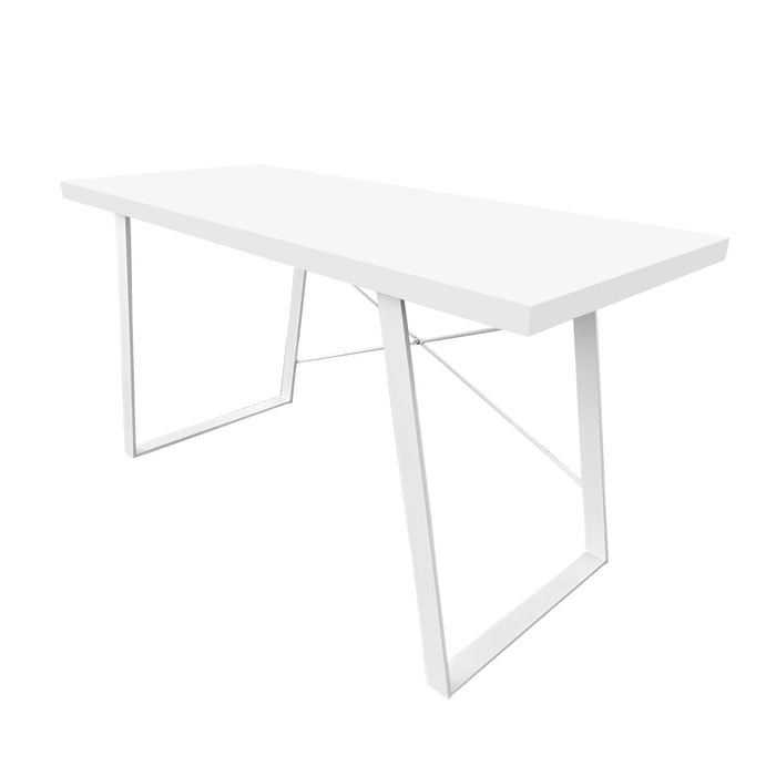 Rechteckiger Tisch mit weißer Platte und weißen Metallbeinen in A-Form mit Querstreben - Diagonalansicht