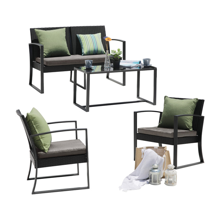 Gartenmöbel-Set mit grauem Metallrahmen und grauen Sitzkissen, bestehend aus einem Sofa, zwei Sesseln und einem Glastisch, grüne Kissen auf den Sitzen