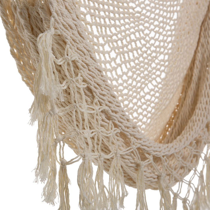 Nahaufnahme der beigen Makramee Fransen