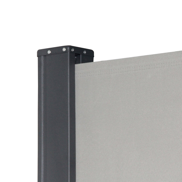 Grauer rechteckiger Metallpfosten mit hellgrauem, ausziehbarem Sichtschutz