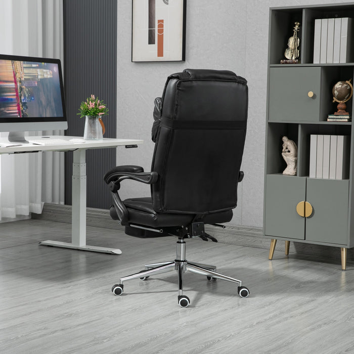 Schwarzer Chefsessel in modernem Büro mit weißem Schreibtisch, Computer und grauem Regal Ansicht von schräg hinten