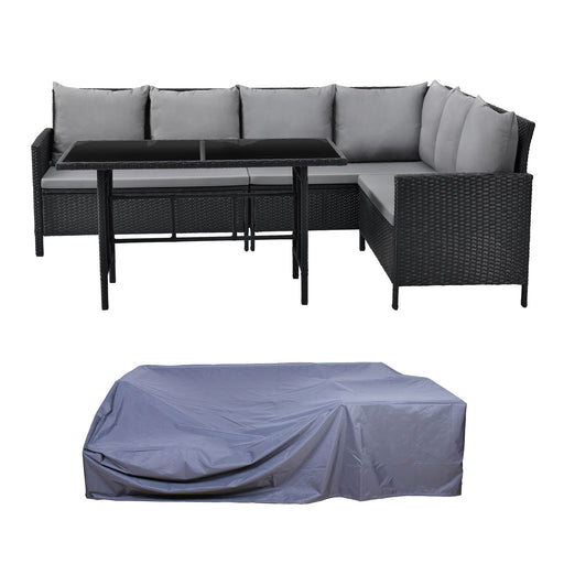 Schwarzes Ecksofa aus Rattan mit grauen Kissen und schwarzem rechteckigem Tisch, darunter eine passende Schutzhülle in Grau