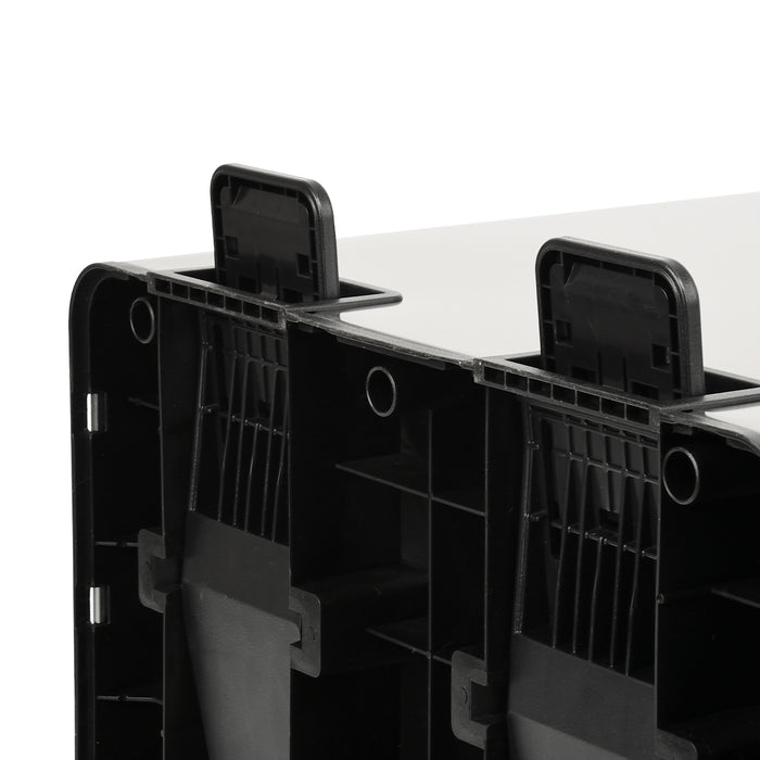 Nahaufnahme der Unterseite eines silbernen Doppel-Mülleimers mit einklappbaren Fußpedale in ausgeklappter Position.