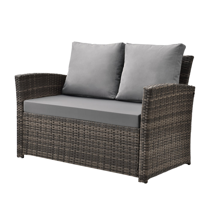 Zweisitziges Garten-Sofa aus braunem Polyrattan mit grauen Sitz- und Rückenkissen