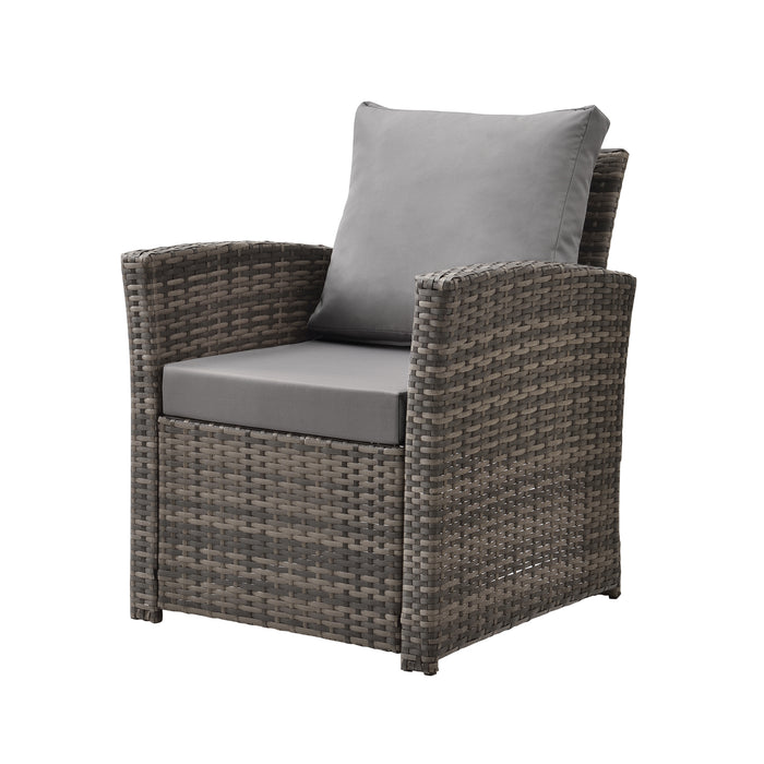 Gartenstuhl aus braunem Polyrattan mit grauem Sitz- und Rückenkissen