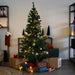 Künstlicher Weihnachtsbaum von SVITA mit roten, silbernen Kugeln und Lichterketten, umgeben von Geschenkpaketen in braun, grün und kariert