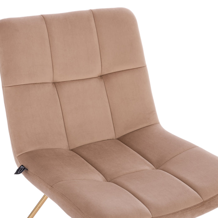 Nahansicht des SVITA Lynn Sessels in taupe mit quadratischem Steppmuster auf Sitzfläche und Rückenlehne