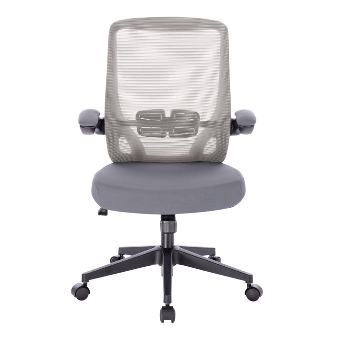 Schwarzer ergonomischer Bürostuhl mit Netzrückenlehne, gepolstertem Sitz, verstellbaren Armlehnen und Rollen frontal