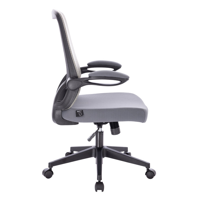 Schwarzer ergonomischer Bürostuhl mit Netzrückenlehne, gepolstertem Sitz, verstellbaren Armlehnen und Rollen seitlich