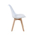Seitenansicht des weißen Svita Mats Esszimmerstuhls mit ergonomisch geformtem Sitz und Holzbeinen