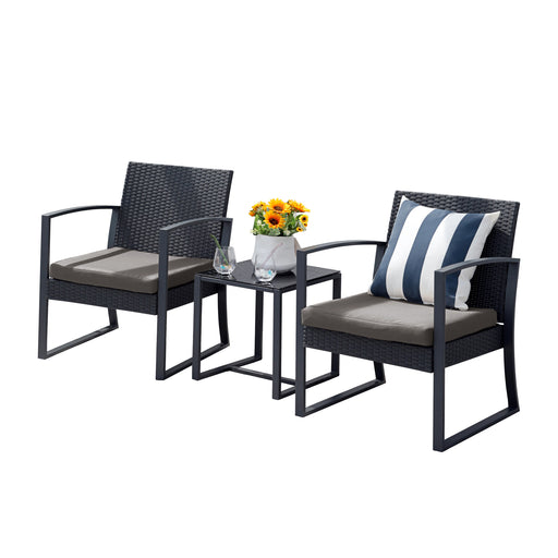 Zweier-Set schwarze Gartenstühle mit grauen Sitzkissen und ein kleiner schwarzer Beistelltisch mit Vase und Sonnenblumen im Online Möbelshop