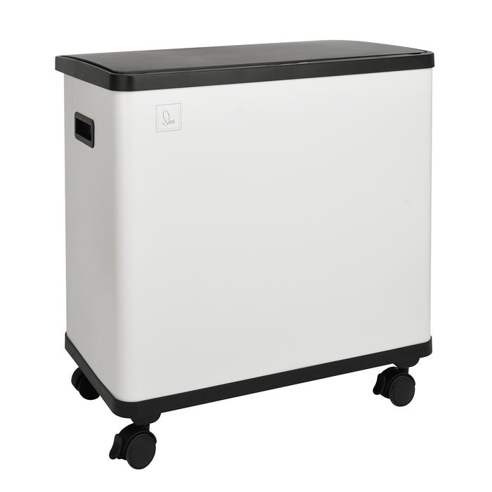 Rechteckiger weißer Mülleimer mit schwarzem Deckel und vier schwarzen Rollen, seitlicher Griff.