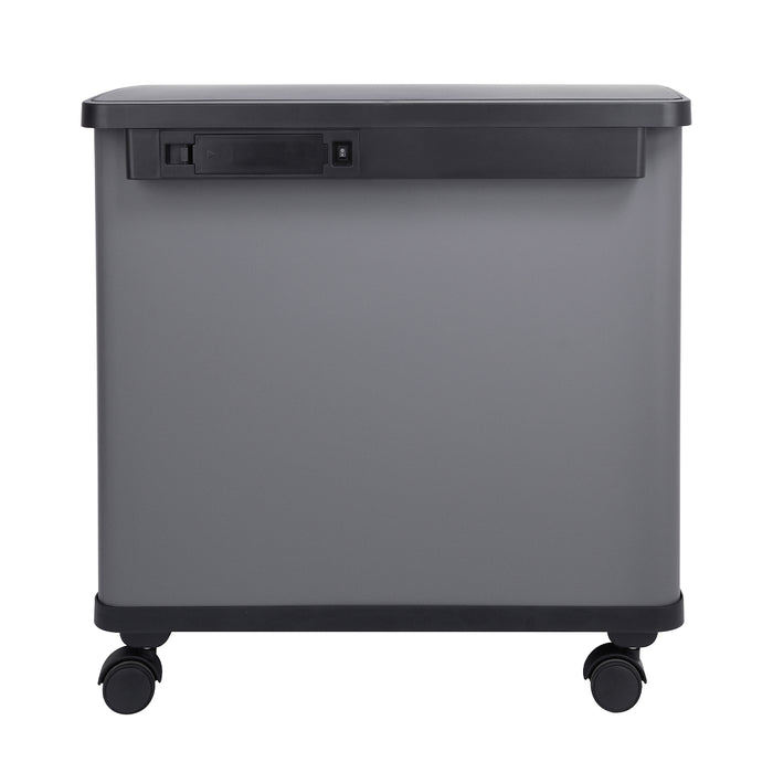 Grauer rechteckiger Mülleimer mit schwarzem Deckel und vier Rollen, Rückansicht mit Batteriefach für Sensor des Mülleimers.