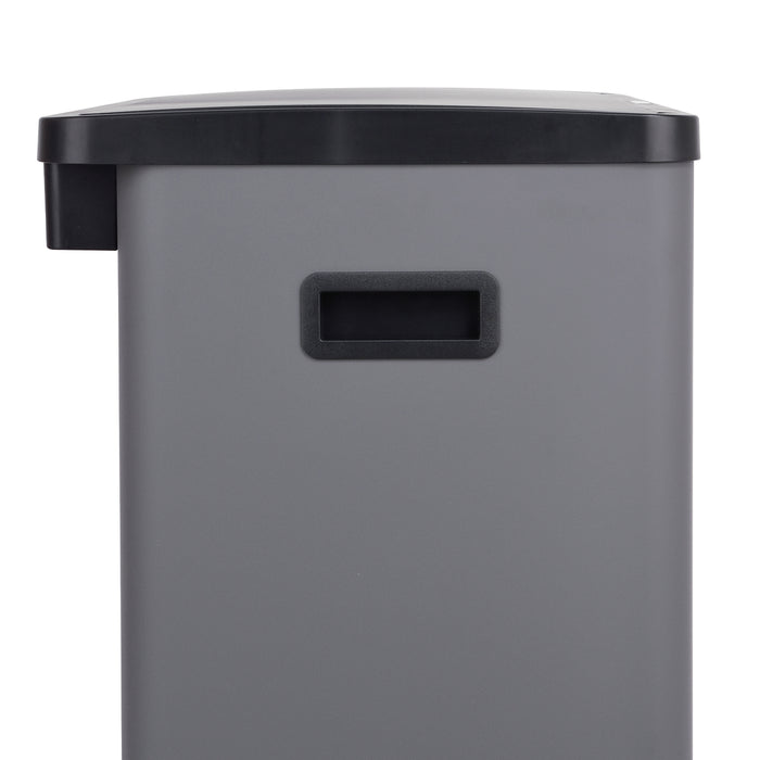 Rechteckiger grauer Mülleimer mit schwarzem Deckel und rechteckigem Griff an der Seite.