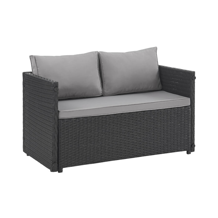 Zweisitziges Garten-Sofa aus schwarzem Rattan mit grauen Sitz- und Rückenkissen
