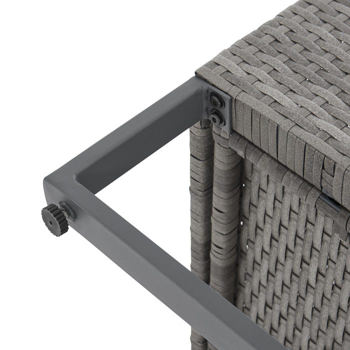 Detail Metallbeine mit höhenverstellbaren Plastikfüßen