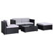 Schwarze Polyrattan Garten-Lounge mit grauen Polstern - Zweisitzer-Sofa mit Sessel, Hocker und Tisch mit Glasplatte