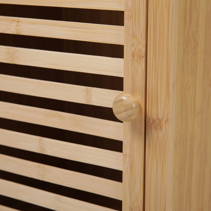 Detailansicht der Tür mit Holzknopf