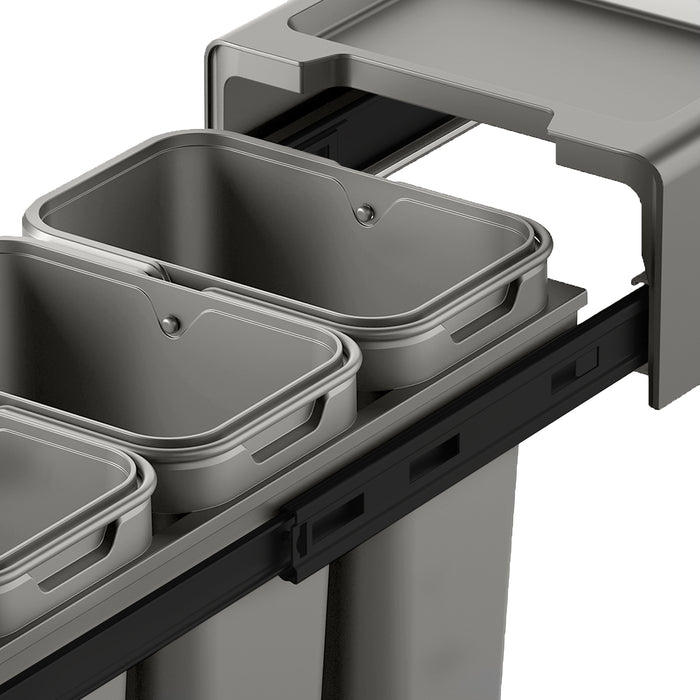Schwarzes Metallgestell mit Führungsschiene für drei graue Einbaumülleimer mit Griffen