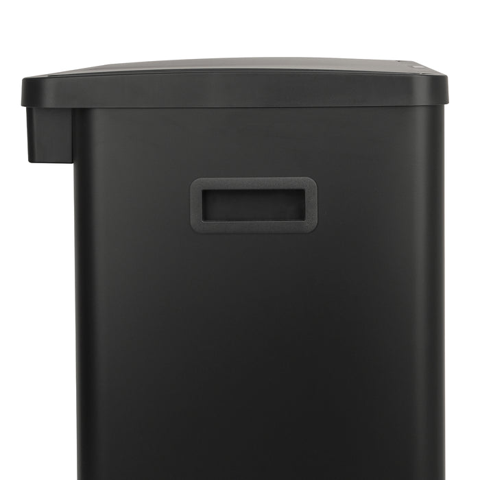 Rechteckiger schwarzer Mülleimer mit schwarzem Deckel und rechteckigem Griff an der Seite.