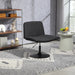 Schwarzer Lounge-Sessel mit runder Metallbasis auf grauem Teppich mit geometrischem Muster in modernem Wohnzimmer