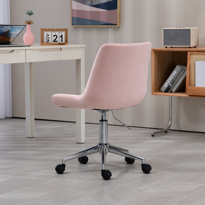 Rosa gepolsterter Bürostuhl mit verstellbarer Höhe und Rollen auf grauem Boden vor Schreibtisch und Regal von schräg hinten