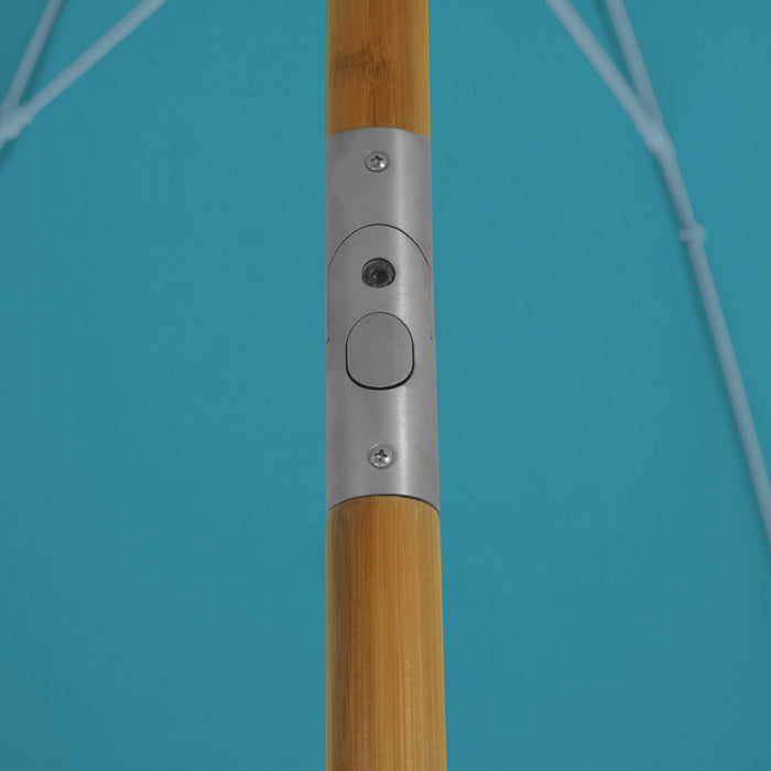 Holzstiel mit silbernem Metallverschluss und Knopf mit blauem Schirm