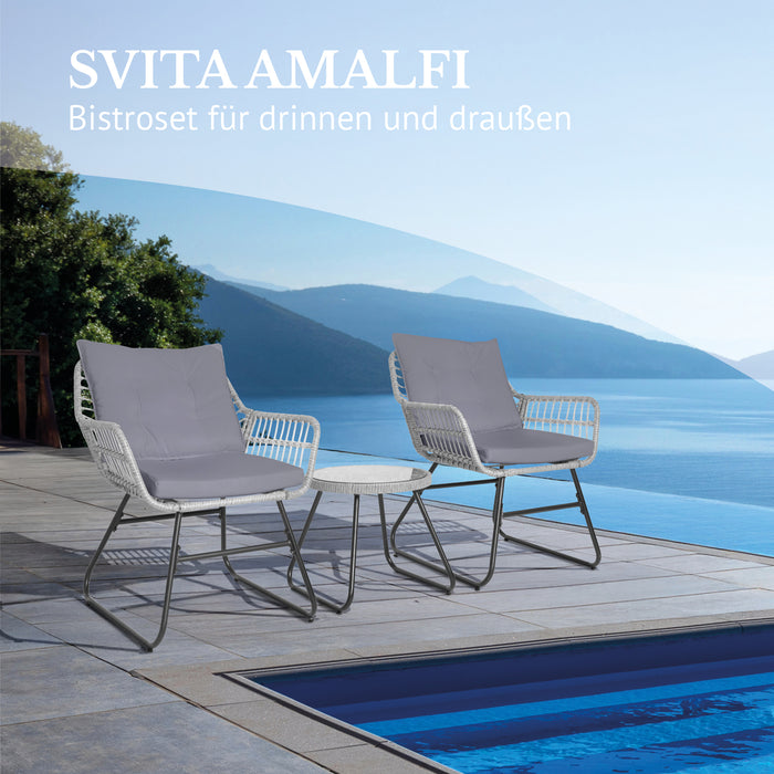 Zwei graue Sessel und ein kleiner runder Tisch des Bistrosets SVITA AMALFI auf Terrasse mit Pool und Bergblick