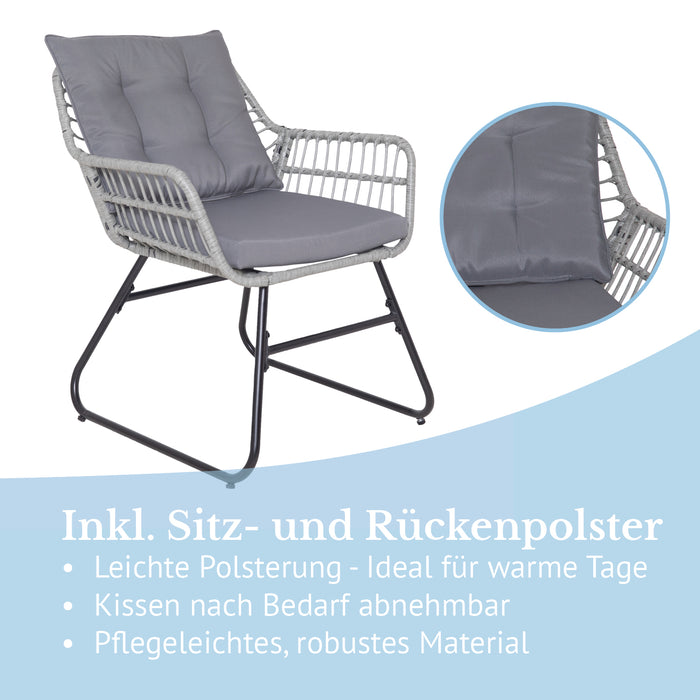Grau gepolsterter Stuhl mit leichtem Sitz- und Rückenpolster, Metallgestell und geflochtenem Rückenlehnenrahmen, geeignet für warme Tage