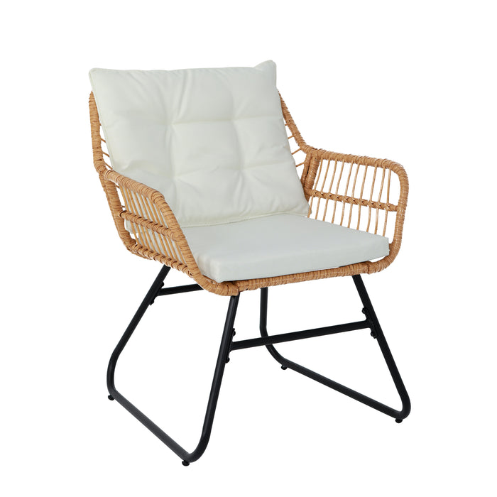 Gartensessel aus naturfarbenen Polyrattan, Metallgestell und cremefarbenen, gepolsterten Sitz- und Rückenauflagen