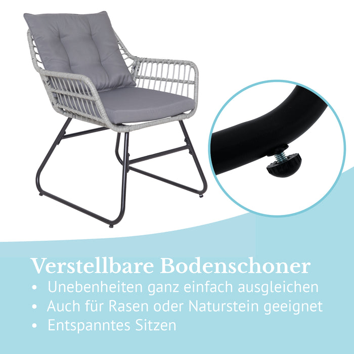 Grauer Gartenstuhl mit verstellbaren Bodenschonern zur Ausgleichung von Unebenheiten, geeignet für Rasen und Naturstein, mit gepolstertem Sitz- und Rückenkissen