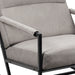 Detailansicht Sitzpolster mit Stoffbezug und Armlehne des grauen Lounge-Sessels Chris