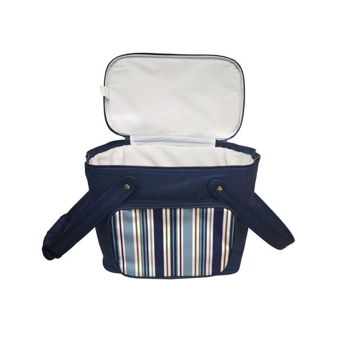 Blaue SVITA Kühltasche mit geöffnetem Deckel und gestreifter Fronttasche leicht nach vorne geneigt