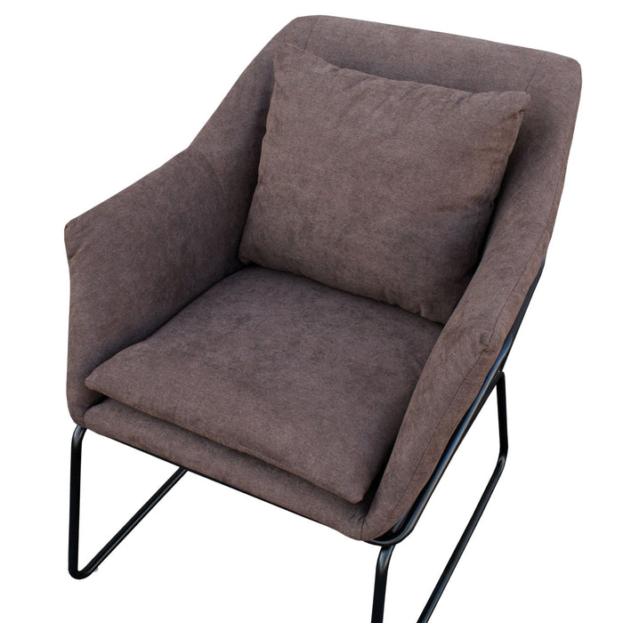 Brauner gepolsterter Sessel mit schwarzem Metallgestell und zwei Kissen