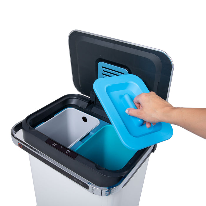 Offener SVITA Sensor Mülleimer 60 Liter weiß mit zwei Fächern, eines weiß und eines mit blauem Deckel, silberner Außenrand